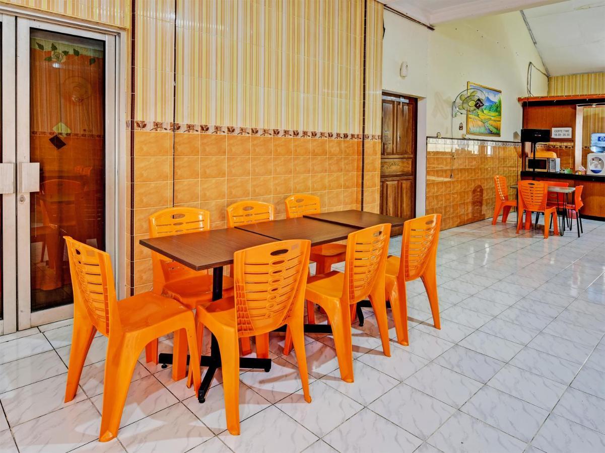 Collection O 91489 Hotel Tanjung Permata Cilacap Exterior foto
